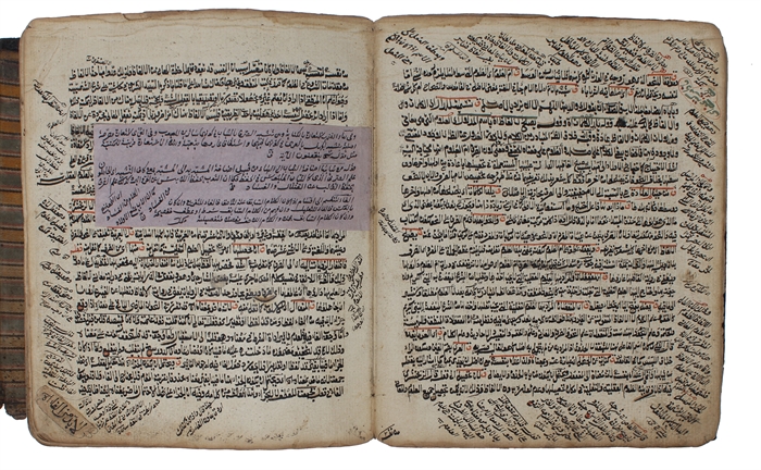 Arabic manuscript on cream paper, containing:

[Dāʼūd al-Ashkashī :] supercommentary Ḥāshiyah ʻalá Sharḥ al-Marāḥ on Aḥmad Dīkqūz’s (15th c.) commentary on Aḥmad ibn Masʻūd’s (13th c.) grammatical treatise Marāḥ al-arwāḥ, on Arabic morphology.
+ 
[Ḥu...