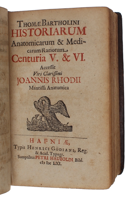 De Nivis Usu Medico Observationes Varie (+) De Figura Nivis Dissertatio (+) Historiarum Anatomicarum et Medicarum Rariorum Centuria V et VI. (+) Thomas Bartholin: Responsio de Experimentis Anatomicis Bilsianis. (+) [J. Rohde:] Mantissa Anatomica ad Th...