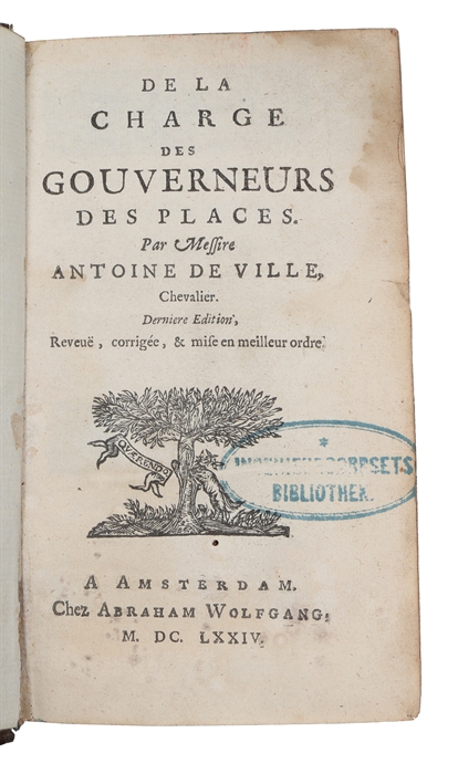 De la Charge des Gouverneurs des Places. Derniere Edition, Reveuë, corrigée, & mise en meilleur ordre.